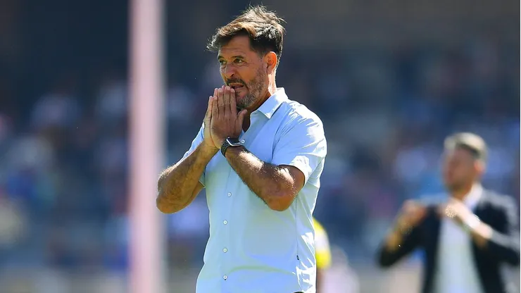 El entrenador argentino tiene contrato con el conjunto universitario hasta fin de año.