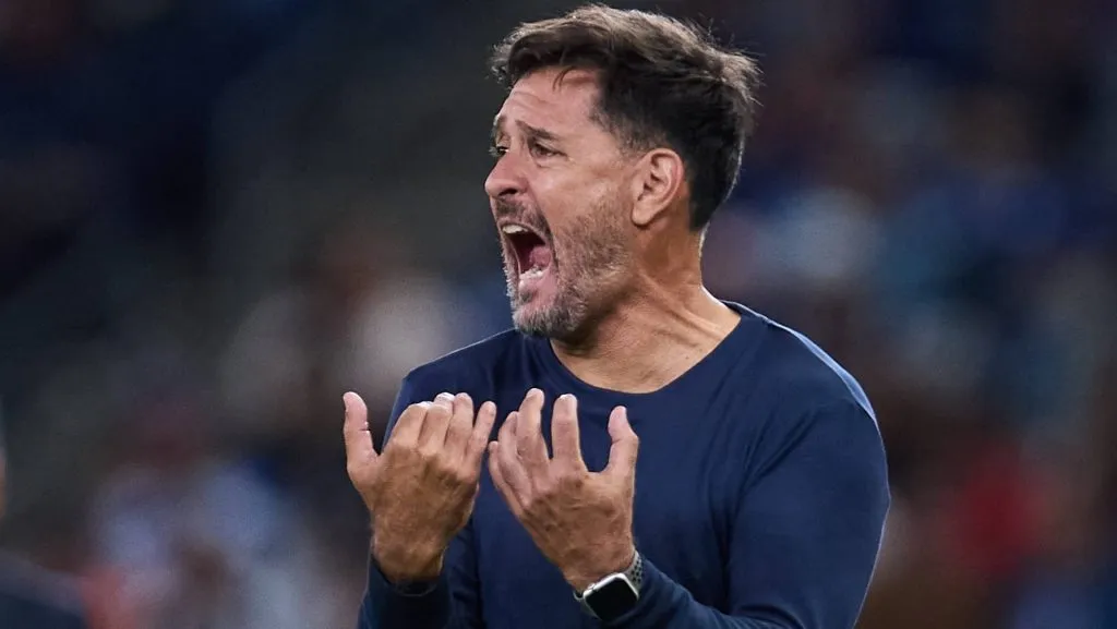 El DT continuará en su cargo en Pumas UNAM durante 2025 (IMAGO)