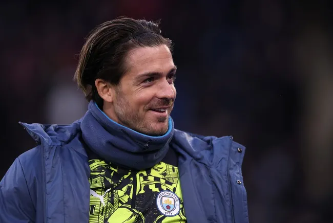 Grealish, siempre de buena cara, esperará su turno en el banquillo de relevos [Foto: Getty]