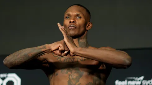 Israel Adesanya volverá a pelear en UFC a principios de 2025.