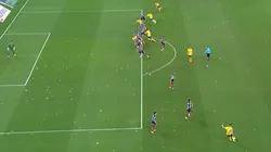 A Henry Martin le anularon un gol por un posible offside