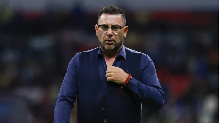 El entrenador argentino firmó en Toluca por un año con opción a otro más.