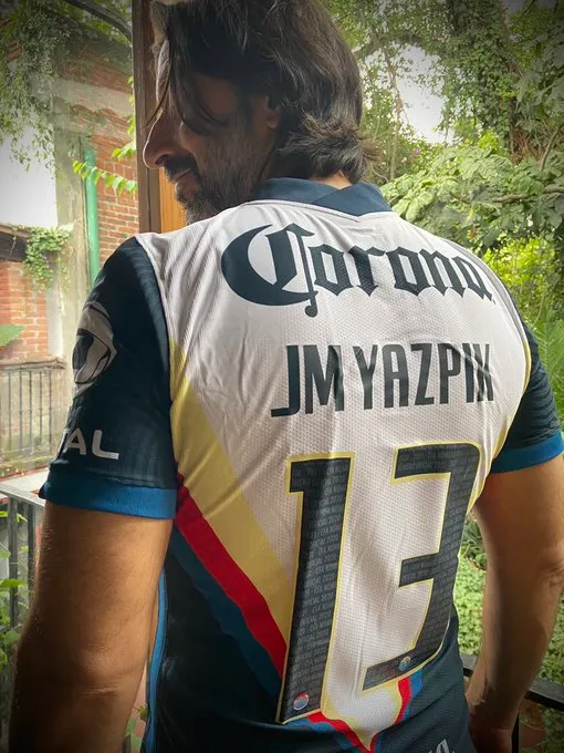 El actor recibió la playera como regalo del club (Twitter/X)