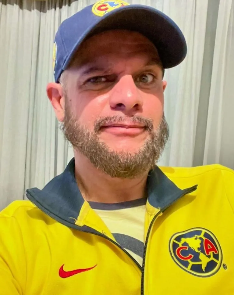 El actor presumiendo su gran amor por el América (Instagram)