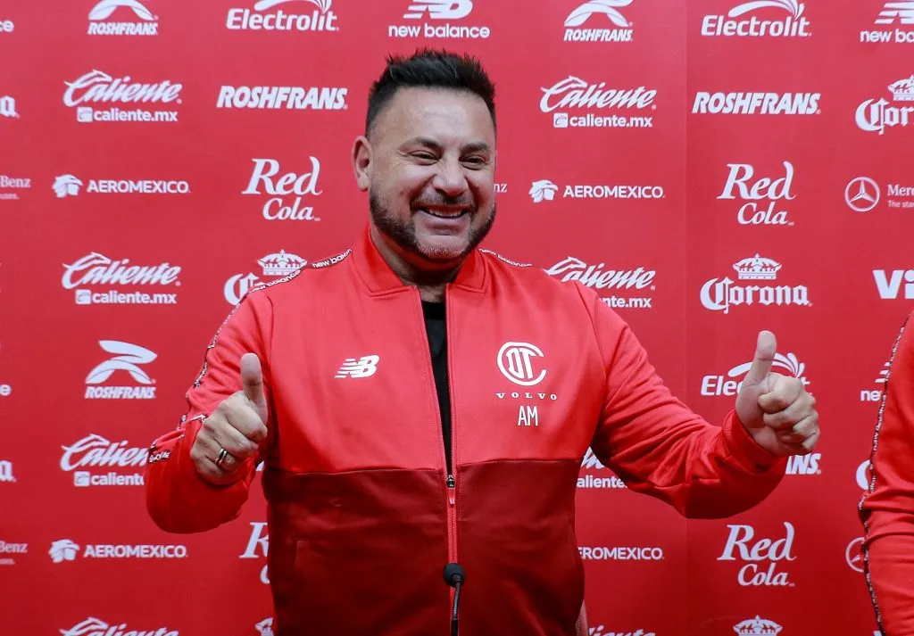 El Turco Mohamed en su presentación como técnico de Toluca (IMAGO)