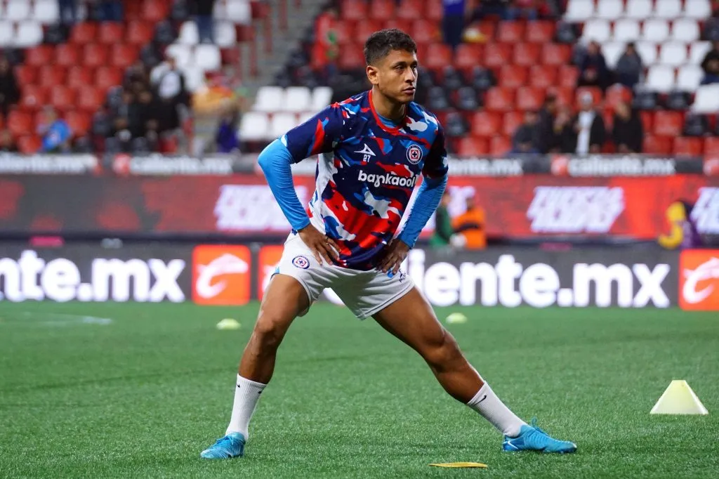 Chivas le habría pedido a Cruz Azul el traspaso de Luis Romo más dinero para destrabar la salida de Chiquete Orozco. (Imago)