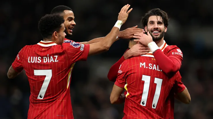 Los jugadores de Liverpool festejan la goleada por 6-3 de los Reds ante Tottenham.