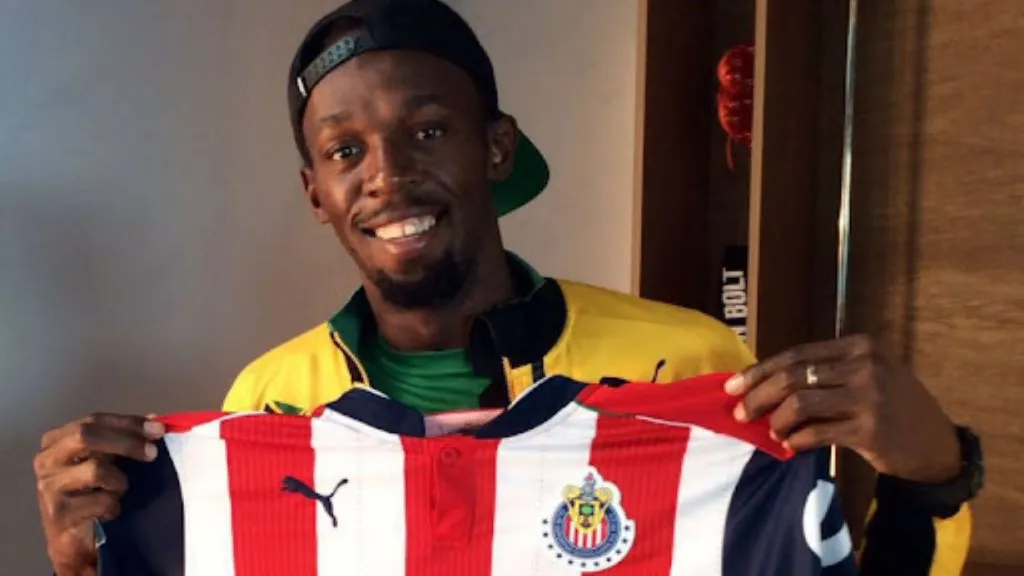 Fanático del futbol… y de las Chivas Rayadas (Twitter/X)