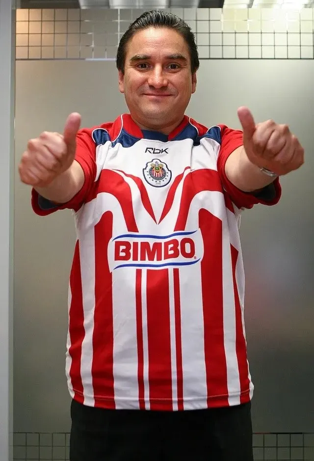 Se soltó y dio a conocer su fanatismo por Chivas (Twitter)