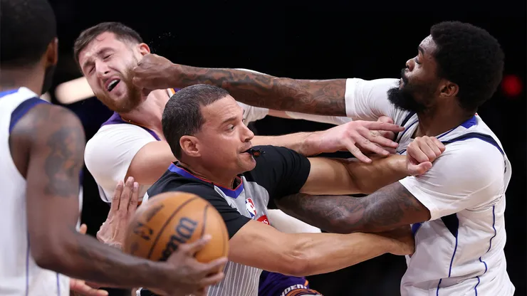 La batalla campal en Phoenix Suns vs. Dallas Mavericks
