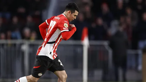 El delantero dejará de jugar en Europa luego de siete años y medio.