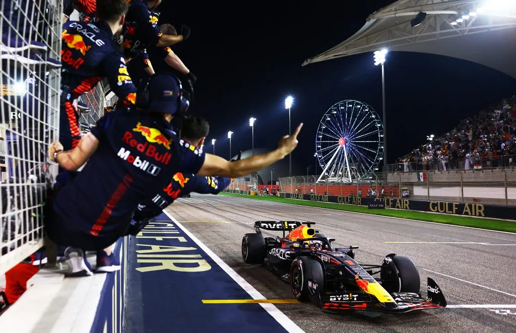 Red Bull celebra el primer puesto de Max Verstappen en Bahrein (GETTY IMAGES)