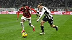 Kenan Yildiz y Emerson Royal disputan la pelota en el último enfrentamiento entre Juventus y Milan que terminó igualado sin goles.