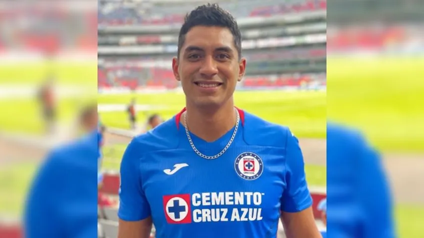 Pulido en el Estadio Azteca apoyando a Cruz Azul (Instagram)