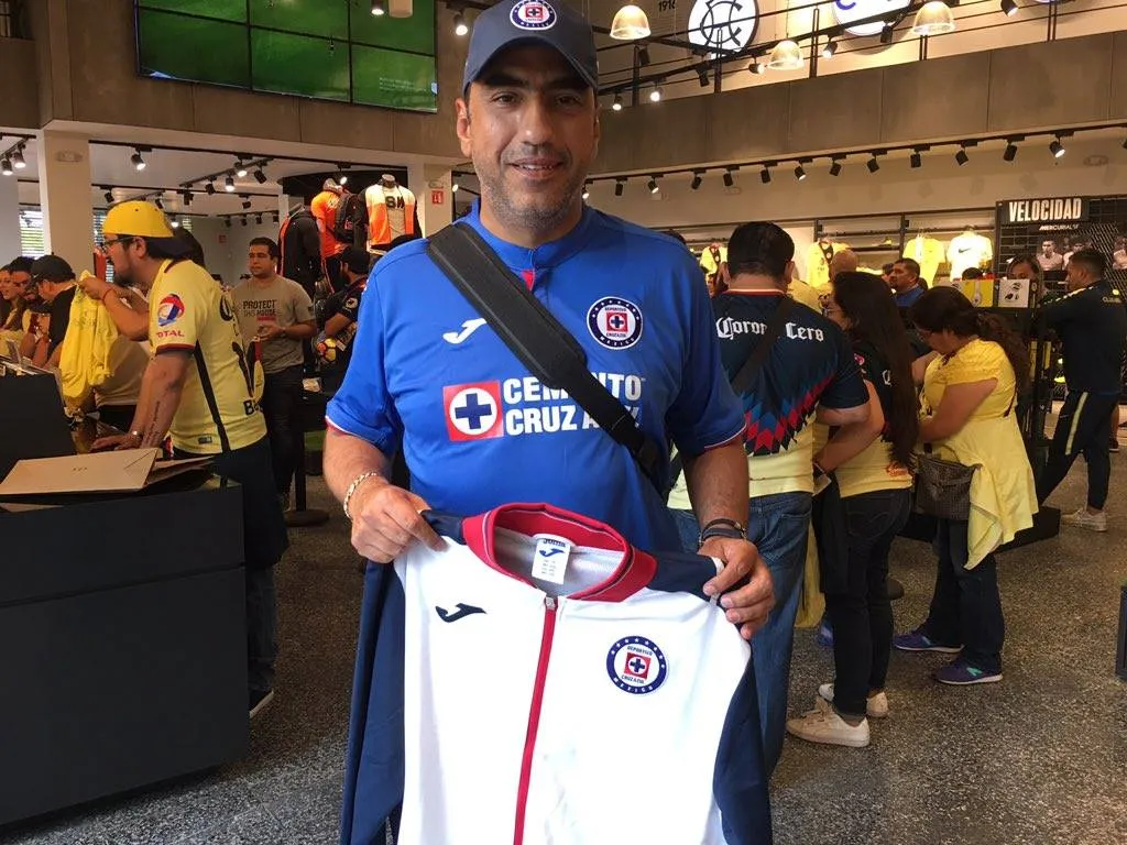 Villalvazo es uno de los aficionados más consentidos de Cruz Azul (Twitter/X)