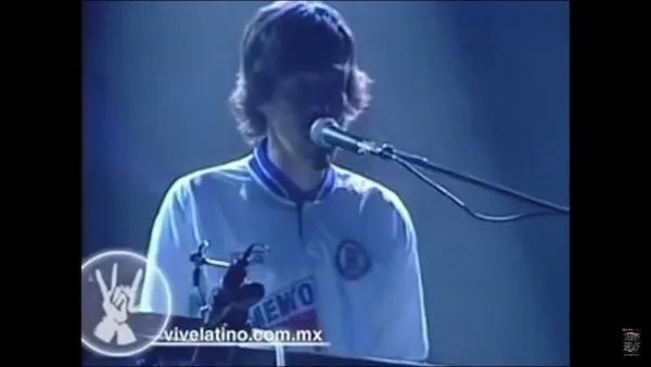 En un concierto apareció con la playera de Cruz Azul (Twitter/X)