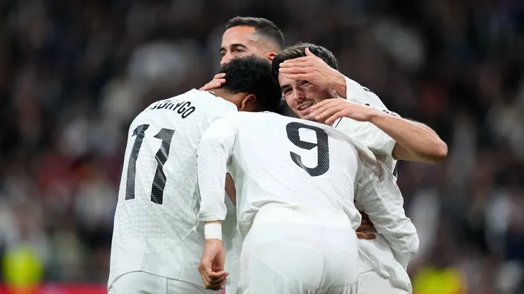 Los jugadores de Real Madrid festejan en la victoria por 4-2 del Merengue sobre el Sevilla por LaLiga.