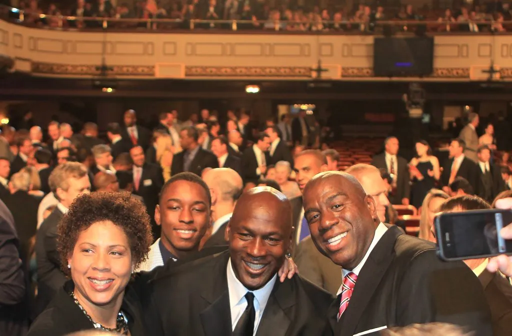 ”Magic” Johnson y Michael Jordan, juntos en 2012 en una ceremonia del Basketball Hall of Fame (Getty Images)