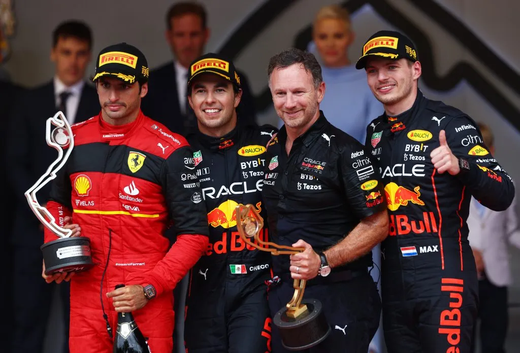 Christian Horner junto a Carlos Sainz, Checo Pérez y Max Verstappen en Mónaco (GETTY IMAGES)