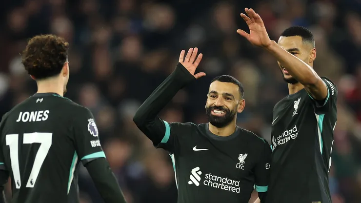 Los jugadores del Liverpool festejan el gol de Cody Gakpo en el empate 2-2 ante Manchester United.