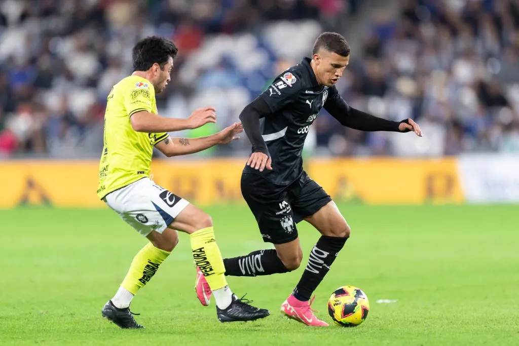 Nelson Deossa debutó con Rayados ante Puebla (Getty Images)