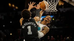 Ja Morant hizo una volcada sobre la humanidad de Victor Wembanyama