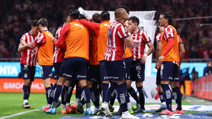Los jugadores de Chivas, a puro festejo.