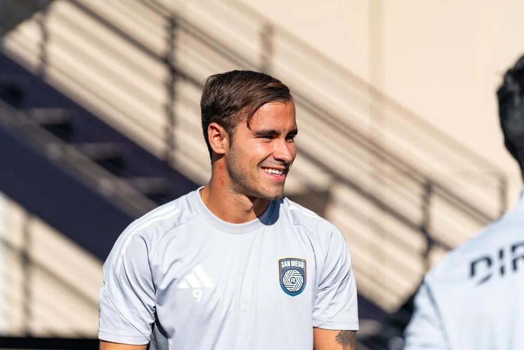 Tomás Ángel señaló que Chucky Lozano debe mejorar su inglés (@sandiegofc)