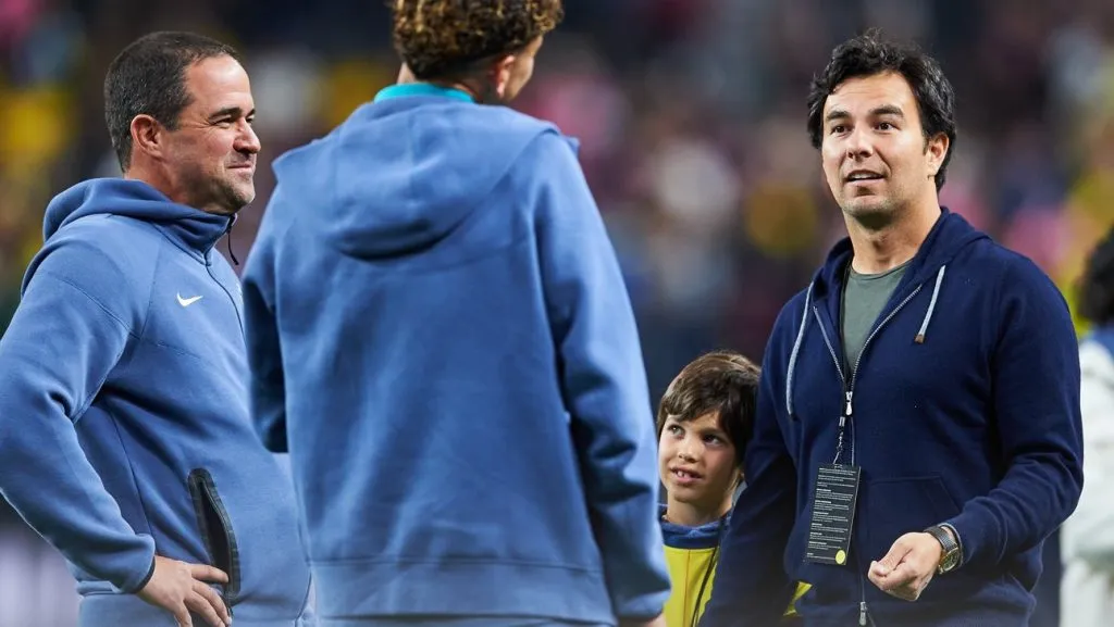 Sergio Pérez en el césped del Allegiant Stadium [Foto: ESPN]
