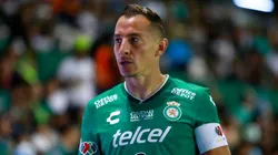 Guardado siguió las alternativas de Atlas vs. León en uno de los palcos del Estadio Jalisco.