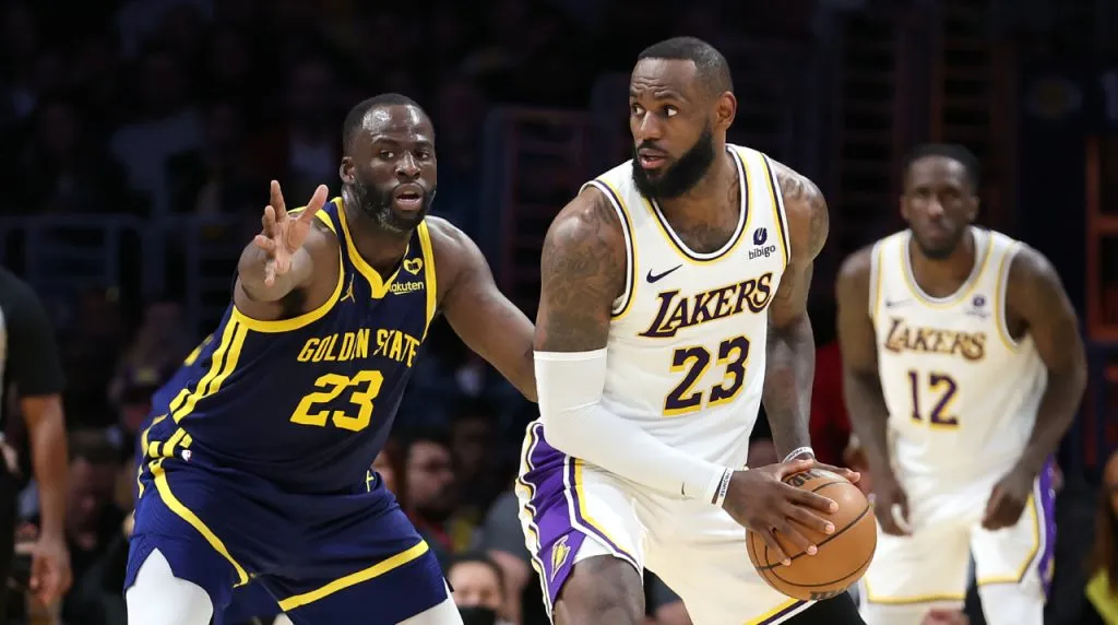 Draymond Green y LeBron James. (Foto: Getty Images)