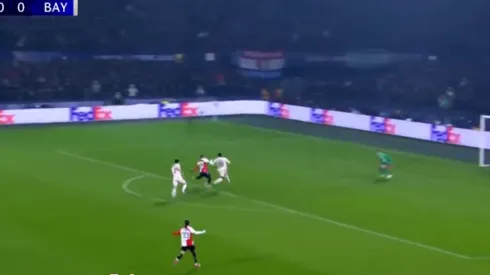 Santiago Giménez abrió el marcador en el Feyenoord vs. Bayern Munich por la Champions League