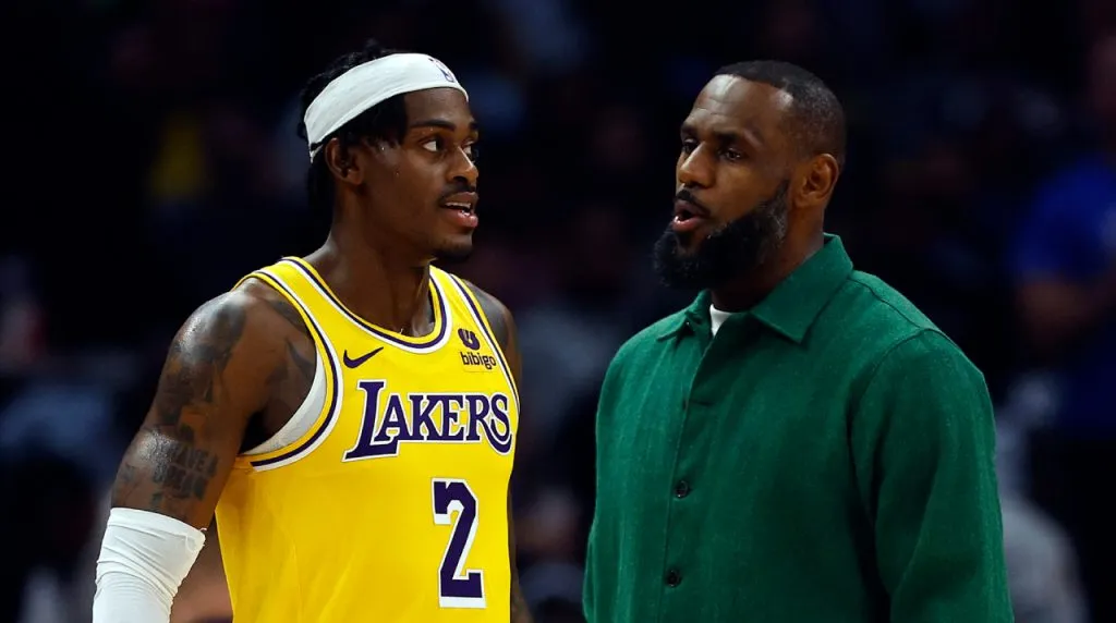 Jarred Vanderbilt y LeBron James. (Foto: Getty Images)