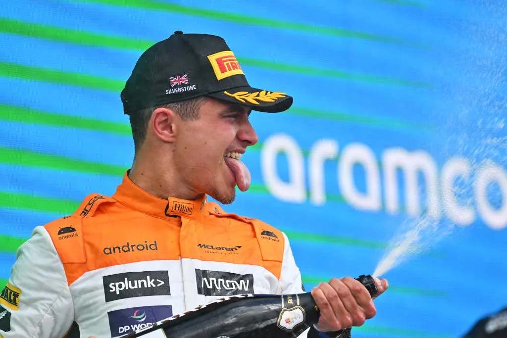 Lando Norris festeja su segundo puesto en Silverstone (GETTY IMAGES)