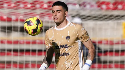 Álex Padilla no es titular con Pumas