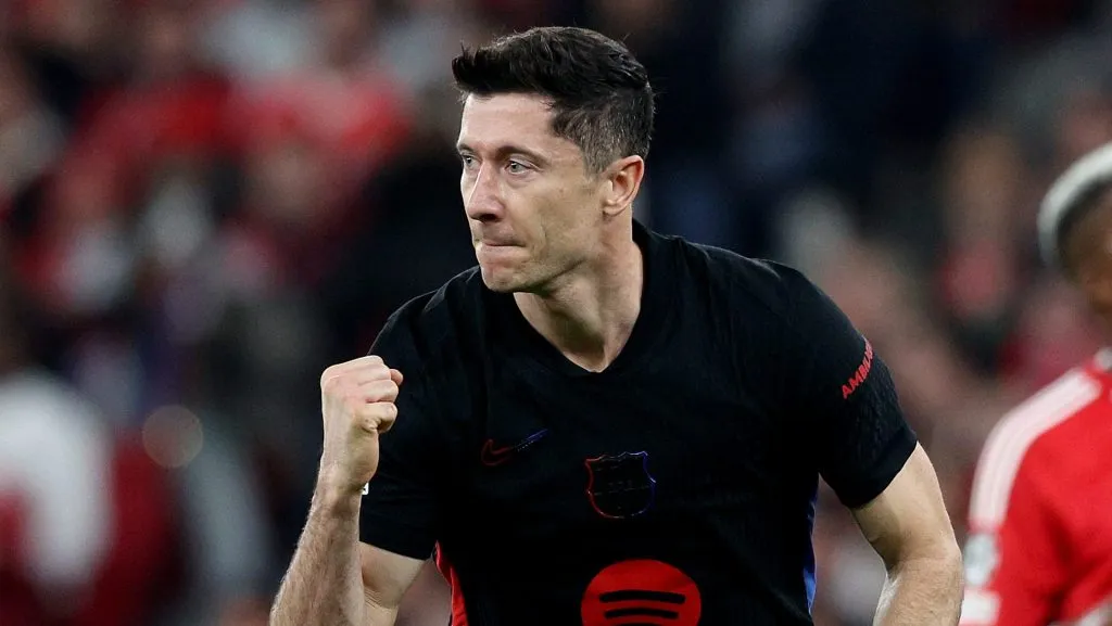 Robert Lewandowski viene de jugar un duro partido ante el Benfica por la UEFA Champions League. (GETTY IMAGES)