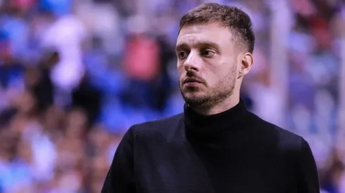 El DT estuvo presente viendo el más reciente partido del que será su próximo equipo.