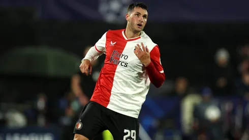 Revelan cuánto ganaría Santiago Giménez en Milan