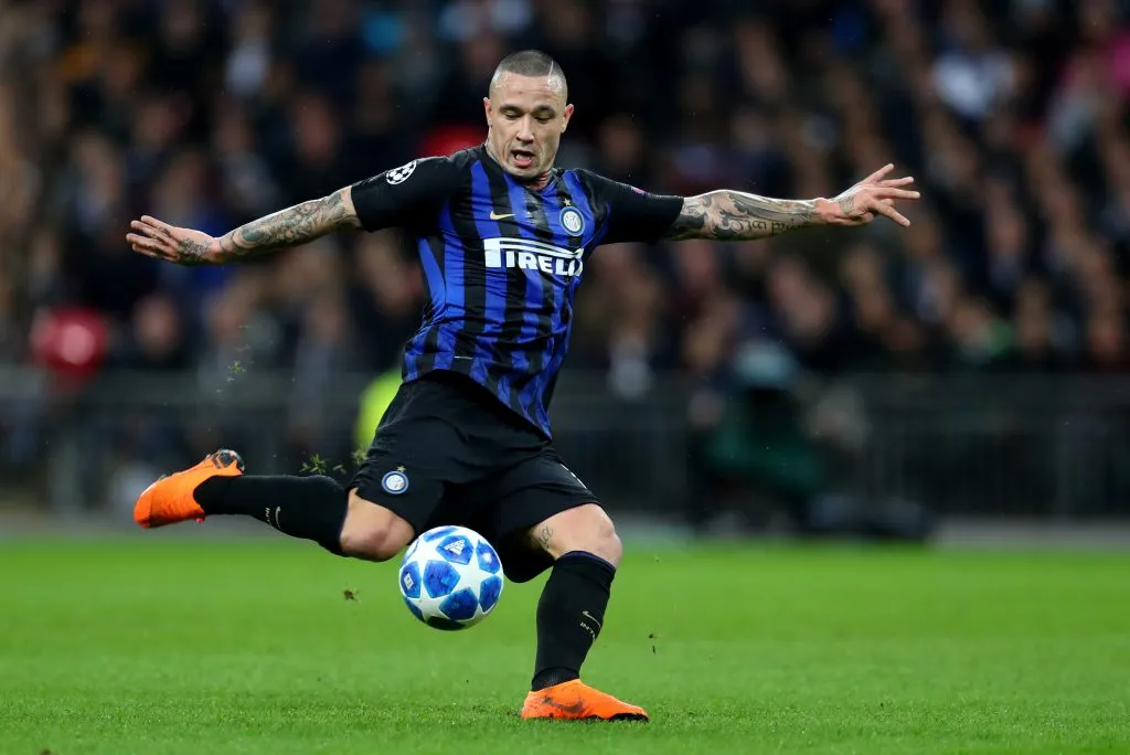 Nainggolan, con la playera del Inter de Milán, en un partido de Champions League (GETTY IMAGES)