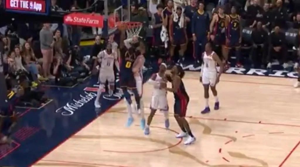 La jugada viral de los Warriors vs. Thunder. (Foto: X / @nba)
