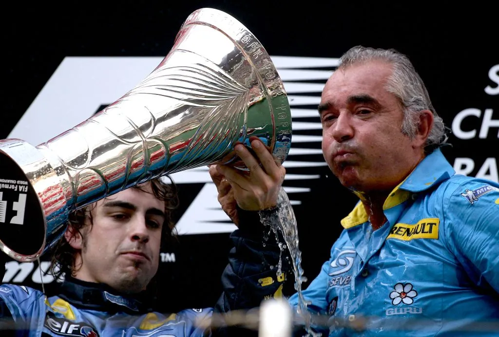 Fernando Alonso y Flavio Briatore celebrando en el Gran Premio de China 2005 (GETTY IMAGES)