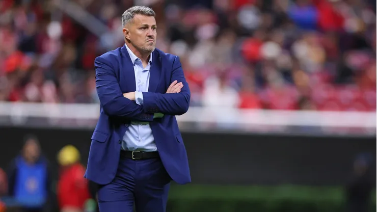 Óscar García recibió una dura sanción tras lanzar patada a James Rodríguez