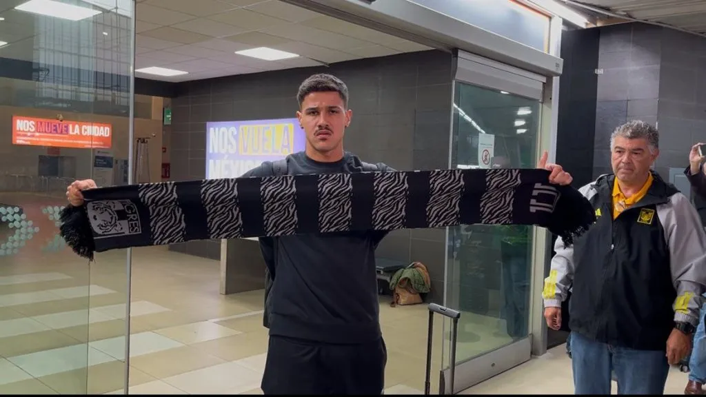 Rómulo Zwarg en su llegada a México (@omarzeron)