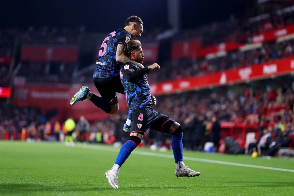 Sergio Ramos y Lucas Ocampos, pronto compañeros en Monterrey [Foto: Getty]