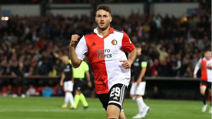 Santiago Giménez tendrá el morbo de enfrentar a Feyenoord en la Champions League