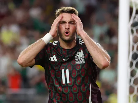 Santiago Giménez, ¿víctima de una maldición en Milan?