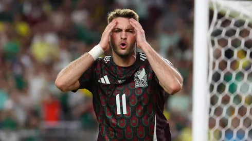 Santiago Giménez deberá cortar una mala racha en Milan