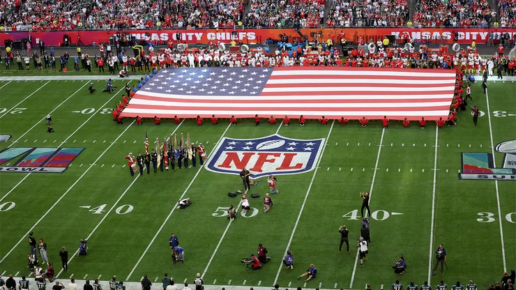 El momento del himno de los Estados Unidos en el Super Bowll