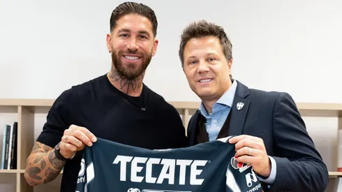Tato Noriega y Sergio Ramos en la firma de contrato