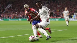 Rodrigo De Paul y Vinicius Júnior disputan la pelota en el empate 1-1 en el anterior derbi de Madrid.